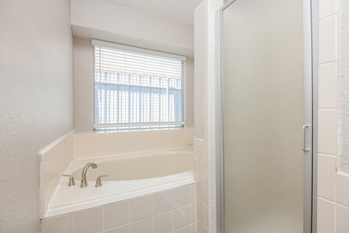 Building Photo - 5000 Highbank Dr