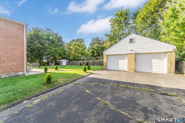 Building Photo - 24 Pilgrim Ave