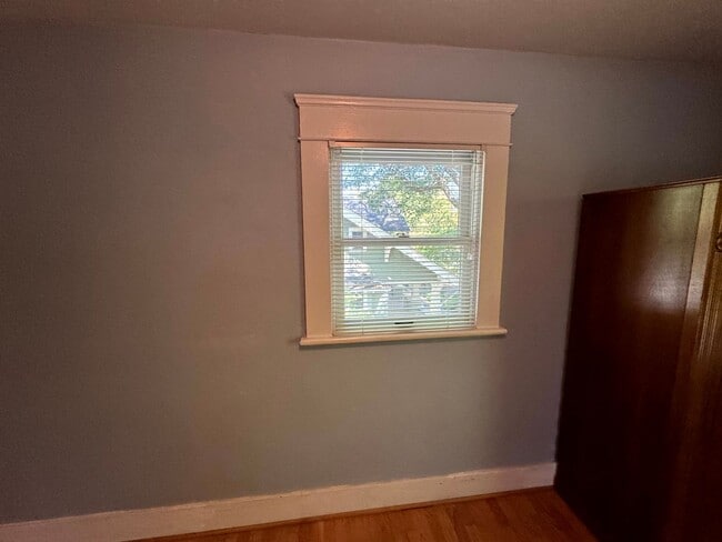 Building Photo - 4 Bedroom House Near Downtown Eugene