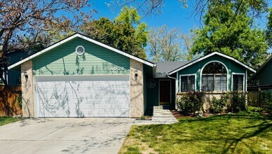 Building Photo - Now leasing in West Boise! This single-lev...