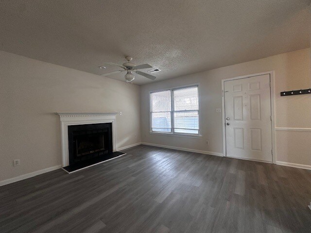 Building Photo - 2909 Spring Garden St