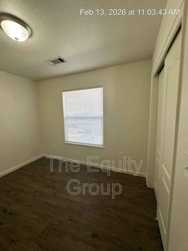 Building Photo - 540 E Lakeview Ave