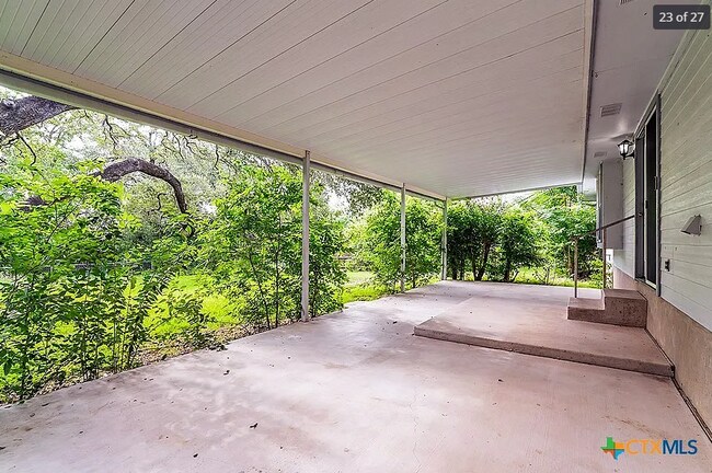 Building Photo - 1701 Century Oaks Dr