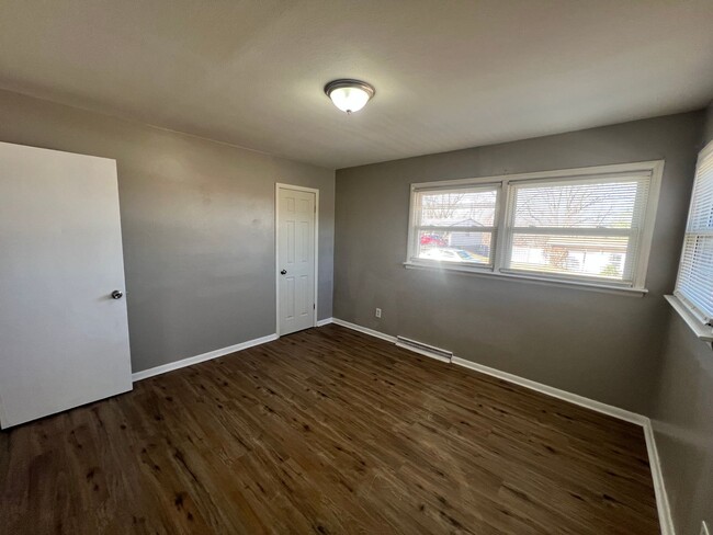 Building Photo - Adorable 3 Bedroom 1 Bathroom Home!!! Pres...