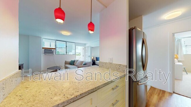 Building Photo - 2442 Kuhio Ave