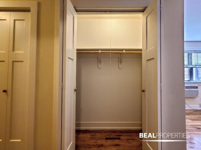 Building Photo - 0 bedroom in CHICAGO IL 60614