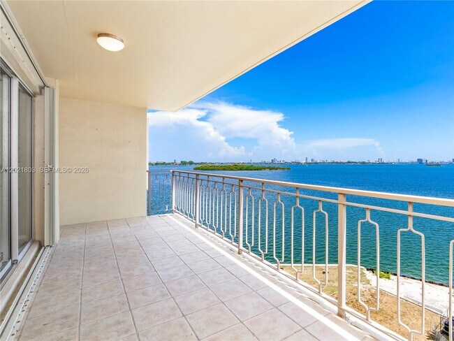 Building Photo - 11111 Biscayne Blvd