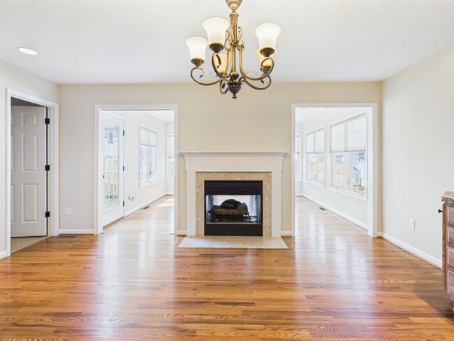 Building Photo - Bright & Spacious 4-Bedroom Home Located i...
