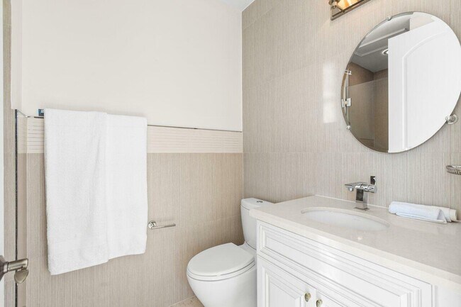 Building Photo - 3000 N Hwy A1A