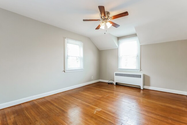 Building Photo - Charming 3-Bedroom Colonial in Glenside