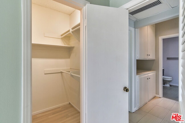 Building Photo - 11920 Dorothy St