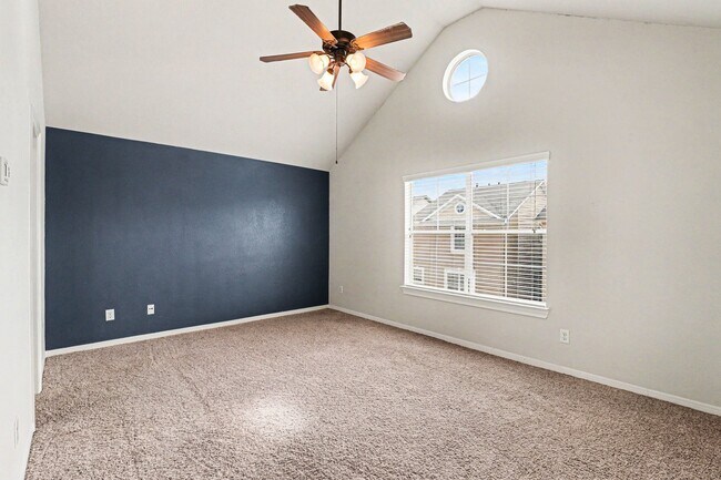 Building Photo - 3215 Clearview Cir