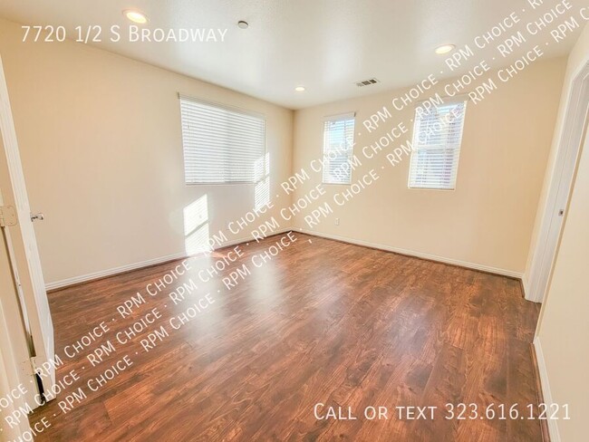 Building Photo - 7720 1/2 S Broadway-