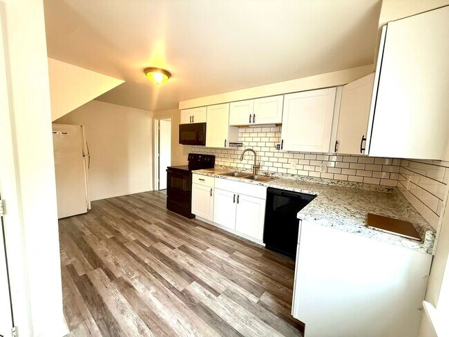 Building Photo - 58 N Front St