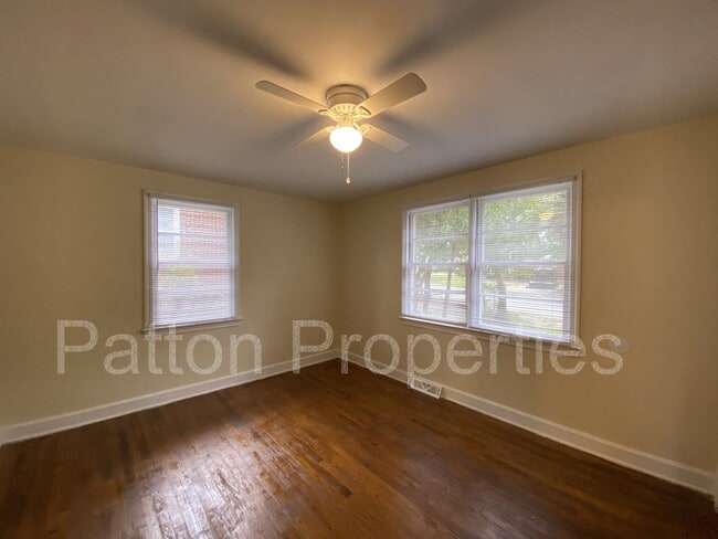 Building Photo - English Heights