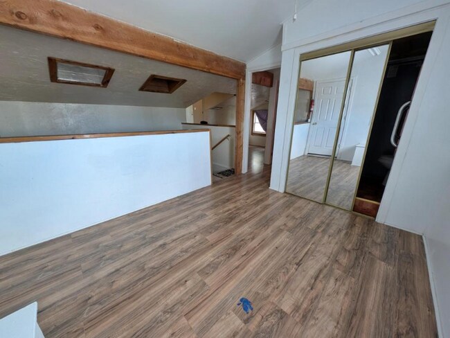 Building Photo - 406 W 4th Ave