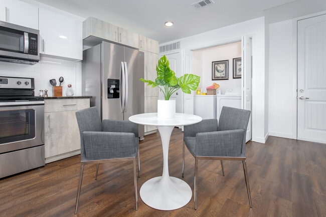 Building Photo - 727 Lofts