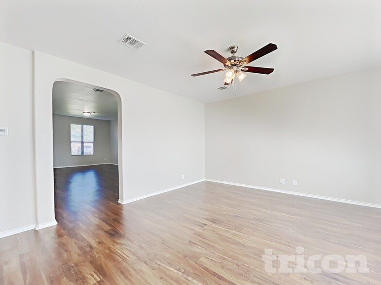 Building Photo - 320 Apricot Dr