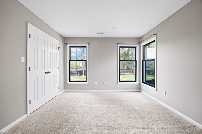 Building Photo - Charming 3BR Home with Large Private Yard Near Downtown Raleigh