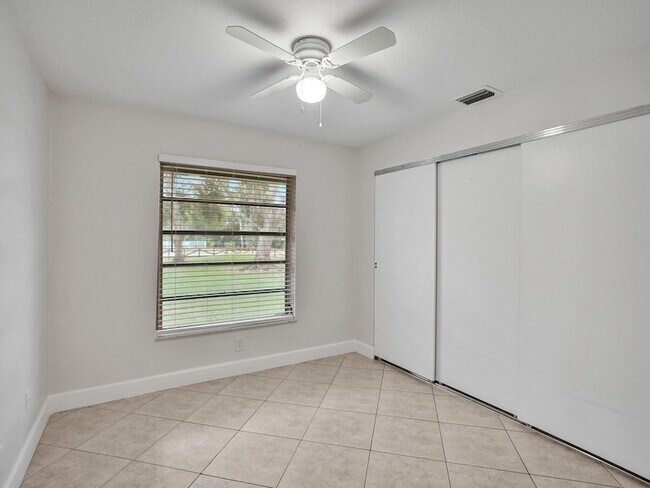 Building Photo - 3747 E Valley Green Dr