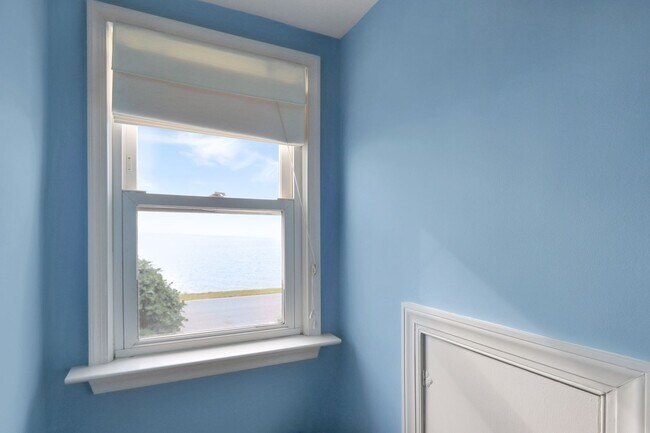 Building Photo - Beautiful Waterview Home on Chesapeake Ave. Contact Victoria Jenkins at (757) 525-7157 for more i...