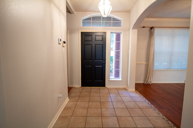 Building Photo - 2111 Grovewood Park