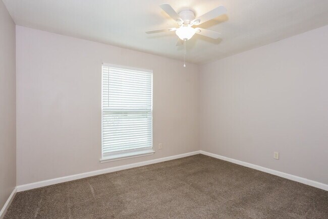 Building Photo - 5907 Willow Crest Dr