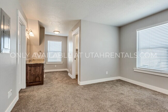 Building Photo - 774 S 1600 W