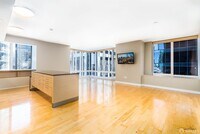 Building Photo - 301 Mission St