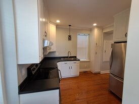 Building Photo - 1007 E McCarty St