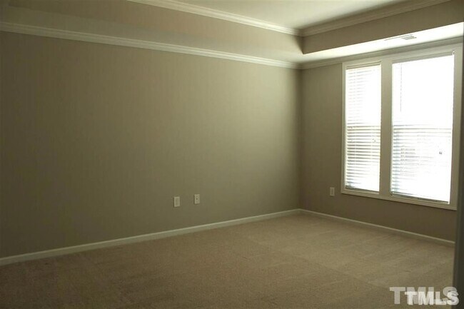 Building Photo - 1133 Pemberly Ave