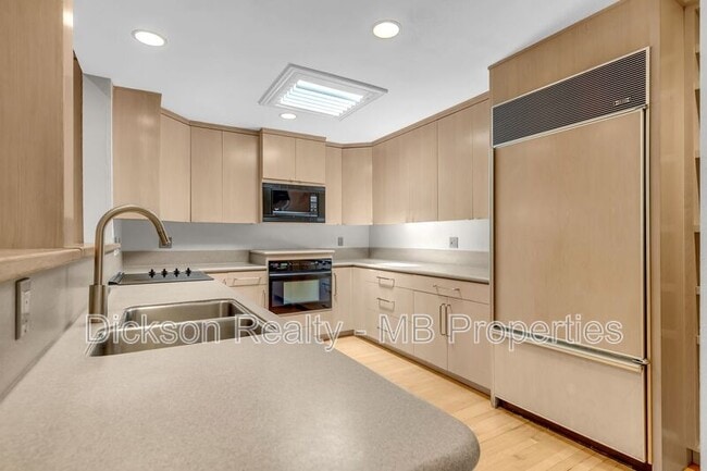 Building Photo - 2205 S Arlington Ave