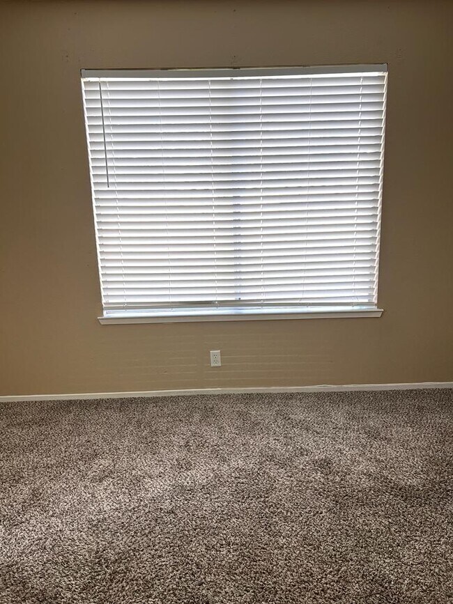 Building Photo - Coming Soon in North Merced!