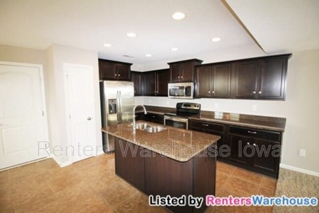 Building Photo - 9155 Coneflower Dr