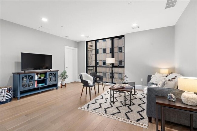 Building Photo - 350 Oliver Ave