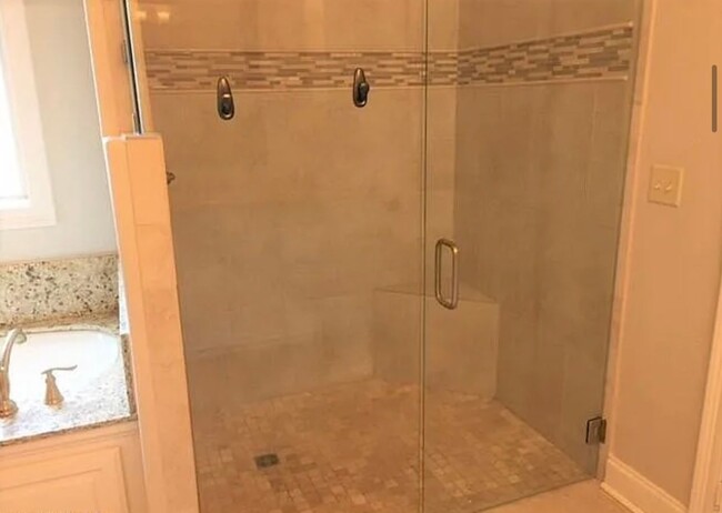 Building Photo - 4-bedroom, 3.5-bathroom home AVAILABLE NOW!