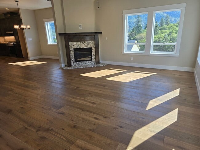 Building Photo - 3 bed 3 bath Brand-New Custom-Built home f...