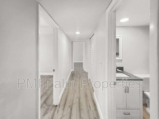 Building Photo - 1291 SE Parkview Pl