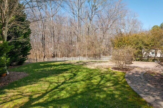 Building Photo - 925 Briars Bend