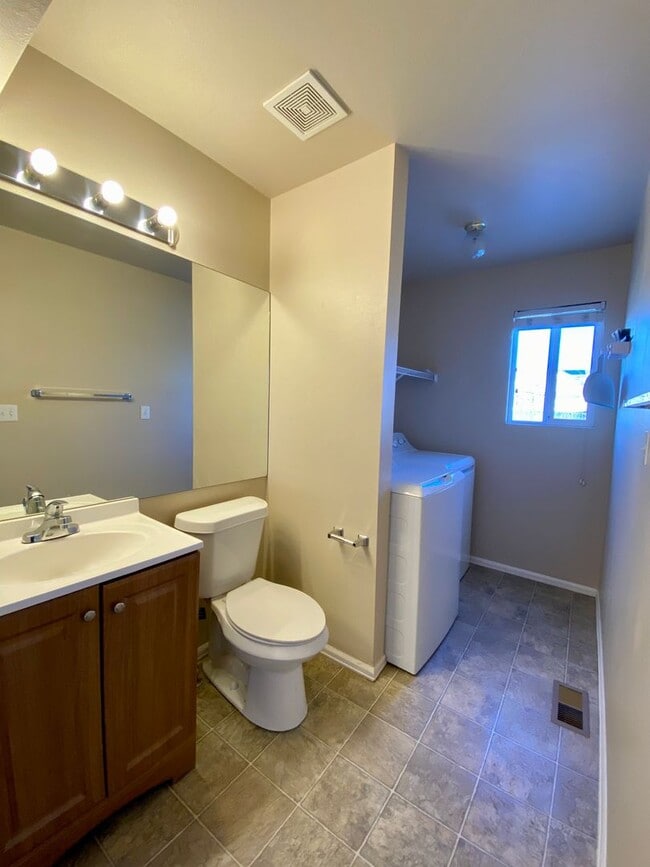 Building Photo - ***Available for immediate move in upon approval*** 3 bed, 2.5 bath close to Ft Carson