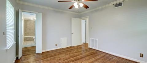 Building Photo - 7519 Schiller-