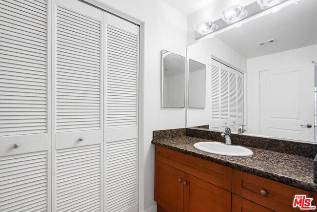 Building Photo - 100 S Alameda St