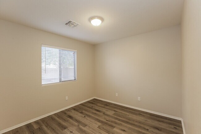 Building Photo - 7637 S 27th Way