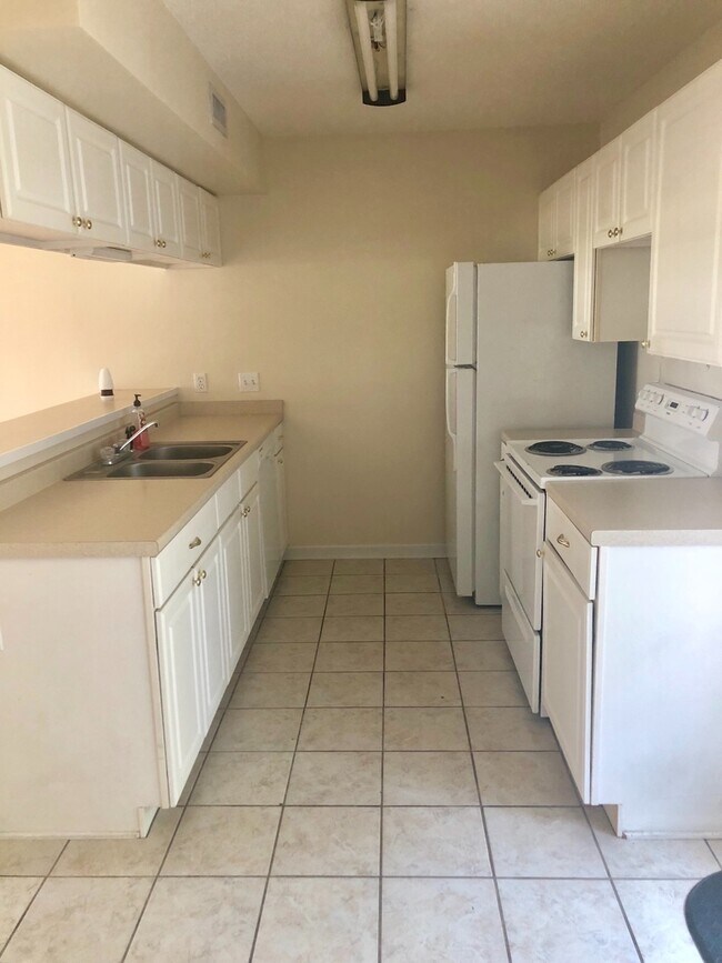 Building Photo - 2 BR 2.5 bath townhouse close to Troy University