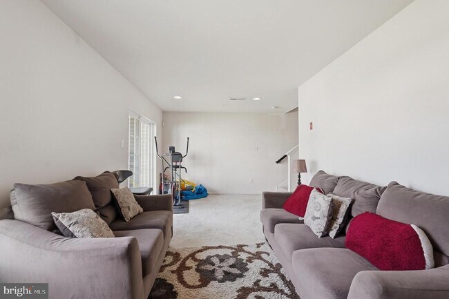 Building Photo - 141 Graystone Dr