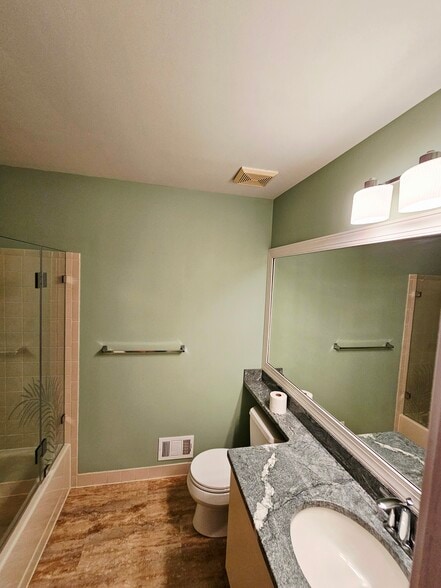 Guest Bathroom - 1990 Mattis St