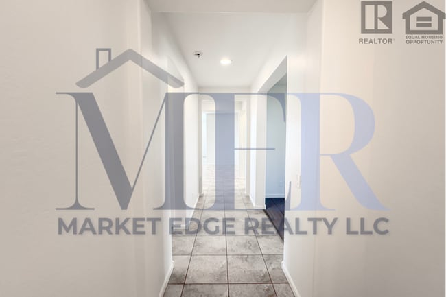 Building Photo - 3Bed/3Bath House in Buckeye! Ready for Immediate Move-In! -- Fenced-In Yard!!