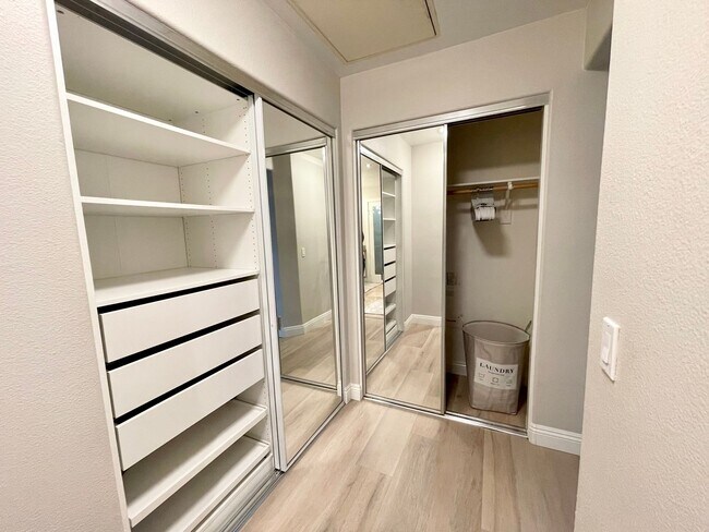 Building Photo - Stunning 2 Bedroom/2.5 Bath Furnished Town...