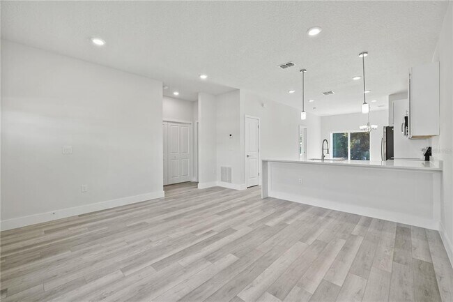 Building Photo - 6336 137th St