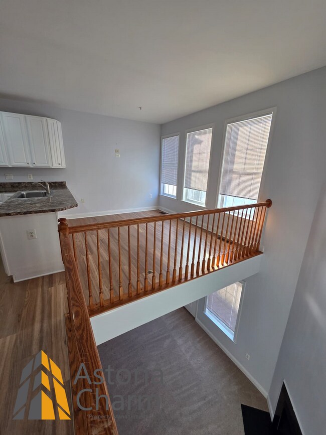 Building Photo - 3 Bedroom 3 Level Home with Garage and Flexible Layout